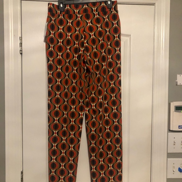 Very stretchy and comfortable pants. NWT size M - Picture 3 of 6